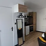 **studio Holidays** Centre 20 M2 דירה